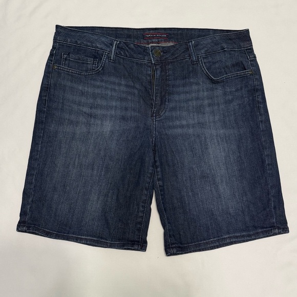 Tommy Hilfiger Blue Jean Shorts Classic Style
Size 12 - Picture 1 of 8